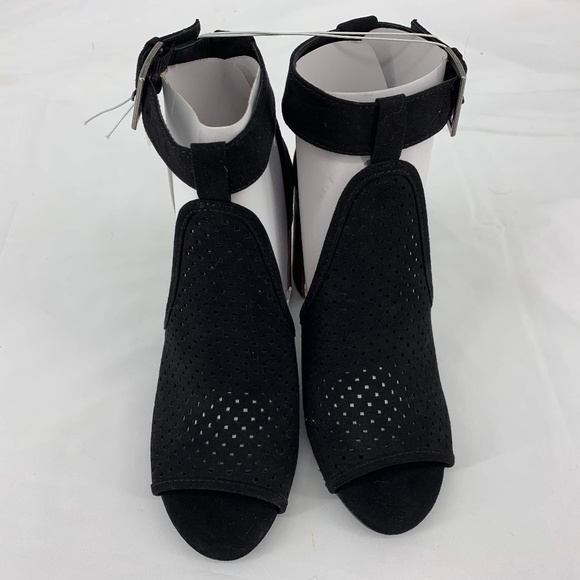 Universal Thread Size 8 Black Boots - Picture 4 of 5